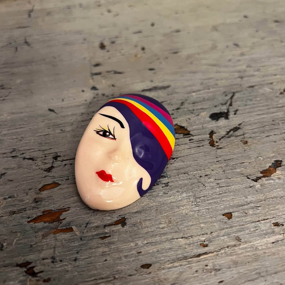 Vintage Brooch Woman’s Face Plastic Made in Taiwan 1.5x2.5 Good Condition