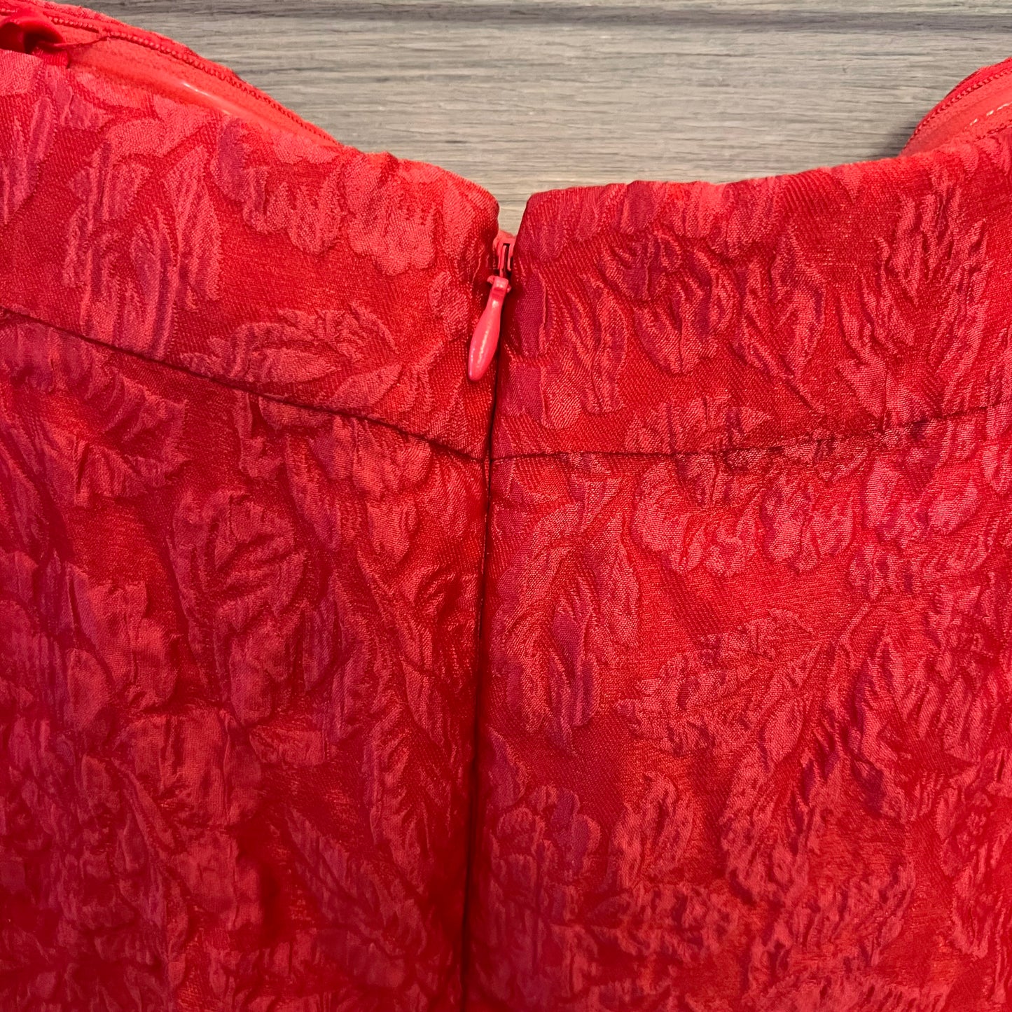 BCBGMaxazria Strapless Red Shimmer Embossed Flower Mini Dress Size 8 New with Tags