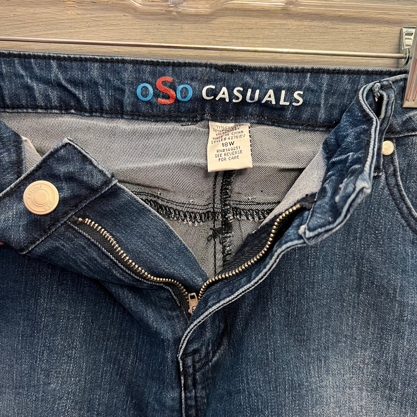 Oso Casuals Distressed Flower Appliqué Denim Blue Jean Shorts Size 18W Good Condition