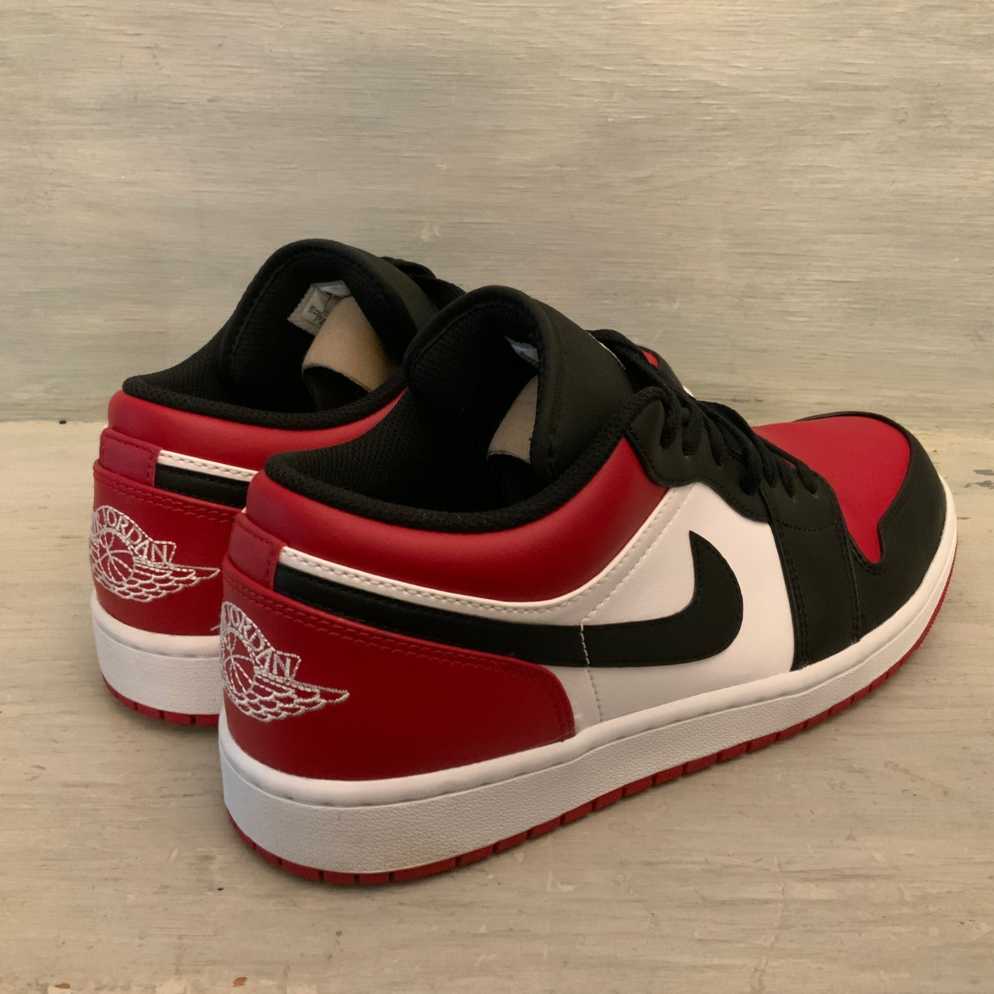 Nike Air Jordan1 Low Red Black White Leather Athletic Shoes Size 11 Like New