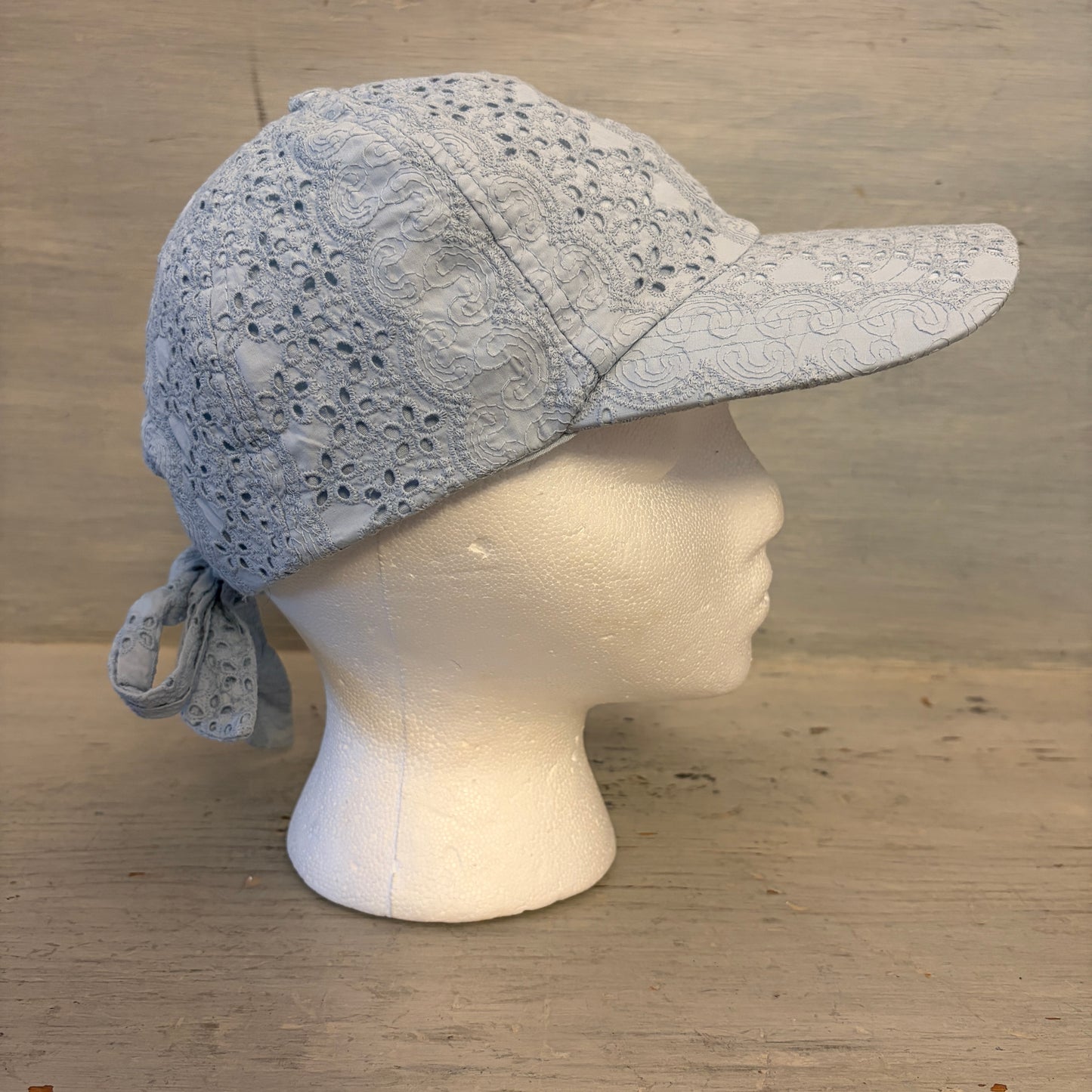 Vince Camuto 100% Cotton Pale Blue Eyelet Lace Adjustable Tie Baseball Cap One Size Good Condition