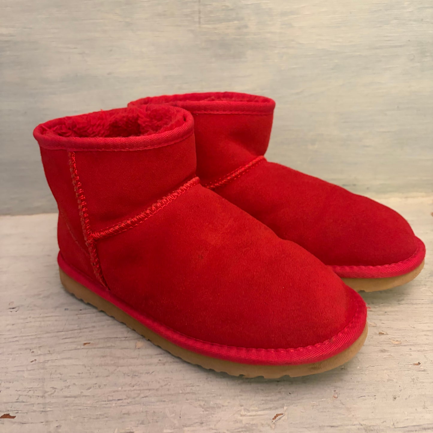 Ugg Australia Suede Leather Red Classic Mini Slip On Boots Size U.S 8 Good Condition
