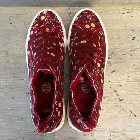 Rocket Dog Burgundy Floral Print Slip On Canvas Sneakers Size 9.5 Good Condition