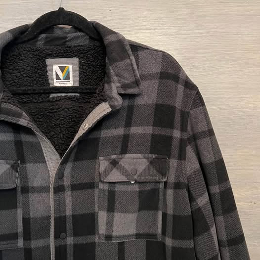 Voyager Men’s Black Grey Plaid Fleece Sherpa Lined Flannel Shacket XL Good Condition