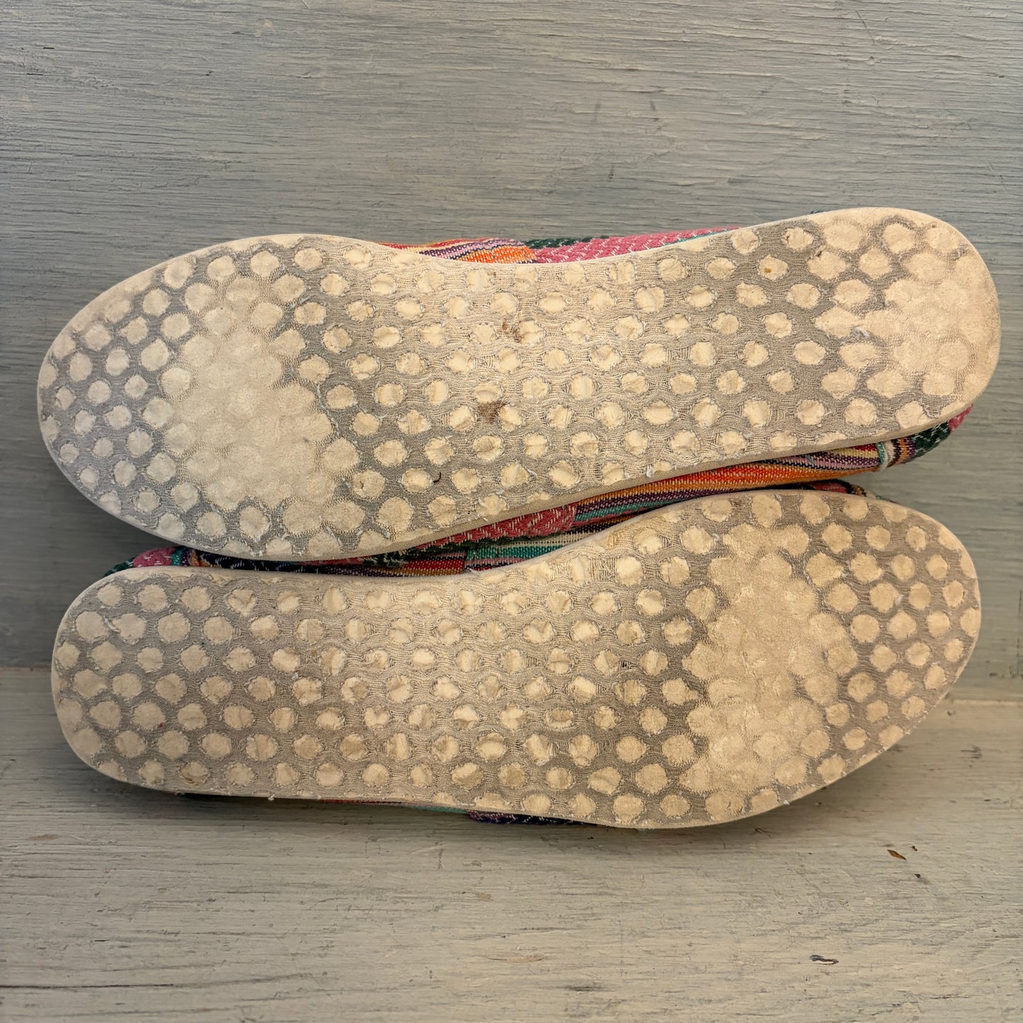 Tom’s Women’s Colorful Canvas Flat Slip On Shoe Size 7 Good Condition
