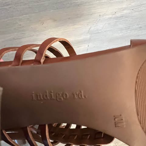 Indigo rd. Brown Faux Leather Gladiator Chunk Heels Size 10 Like New