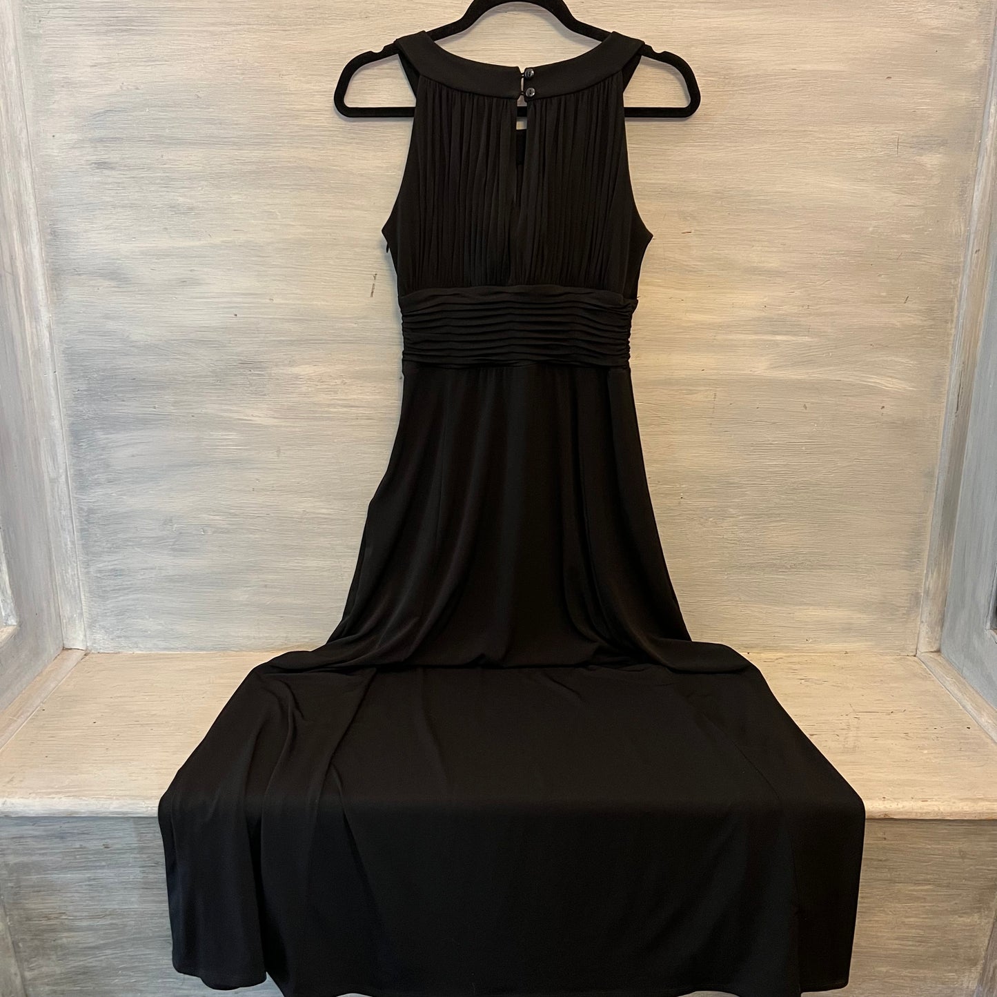 Sangria Black Sleeveless HighCollar Ruched TopWaist Full Length Dress Size 8 Like New