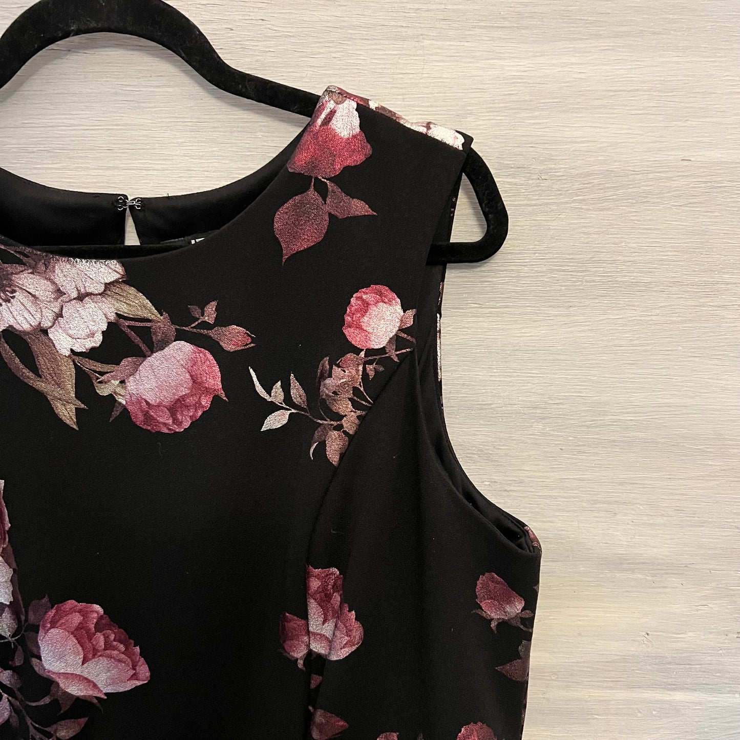 Leslie Fay Black Shimmery Floral Print Sleeveless Fit and Flare Dress Size 16 Good Condition