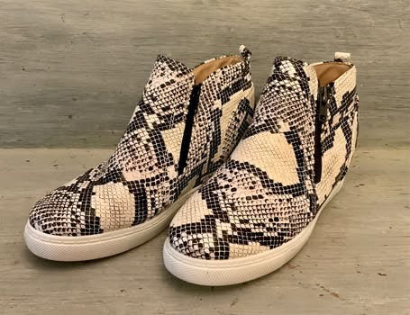 Outwoods Faux Snakeskin Fashion Mid Top Sneaker Black White Double Side Zip Size 10 Good Condition