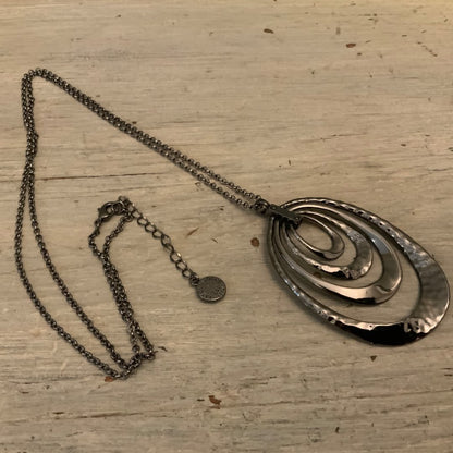 Liz Claiborne Hammered Gun Metal Black Multi Circle Pendant Chain Necklace Like New