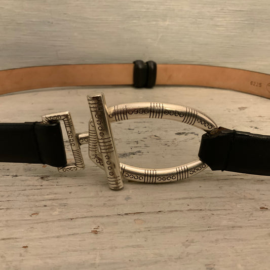 Vintage Talbots Black Genuine Leather Adjustable Fit Cinch Waist Belt Size S/M Good Condition