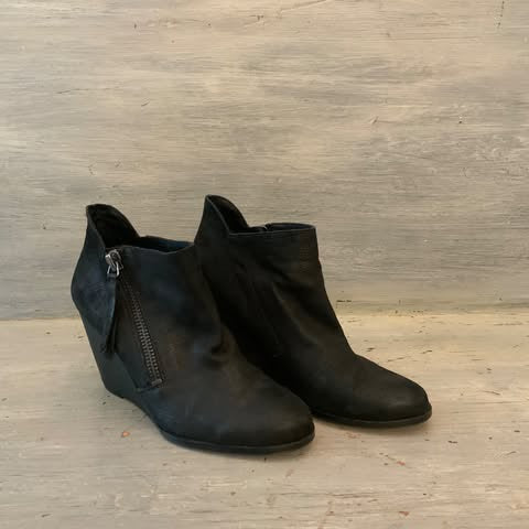 Jessica Simpson Black Suede Wedge Booties Size 5 Good Condition