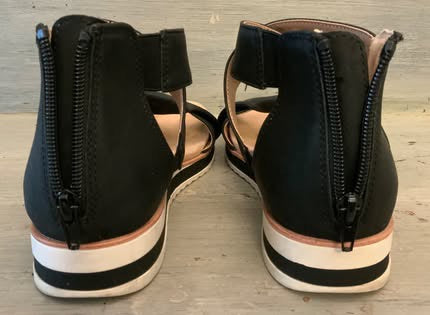 LifeStride Velocity 2.0 Black Faux Leather Gladiator Sandal Open Toe Zip Back Size 9.5 Good Condition