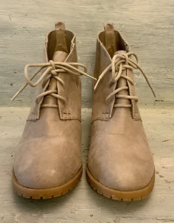 Rampage Faux Suede Leather Wedge Ankle Booties Size 8 Tan Lace Up Good Condition