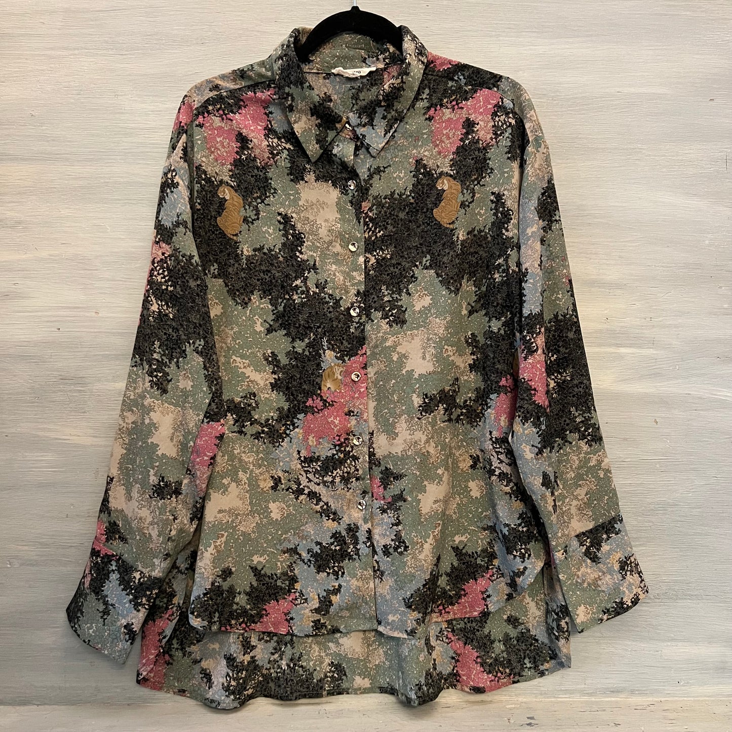 entro Tiger Black Blue Green Pink Floral Print Button Down High Low Blouse Large Good Condition