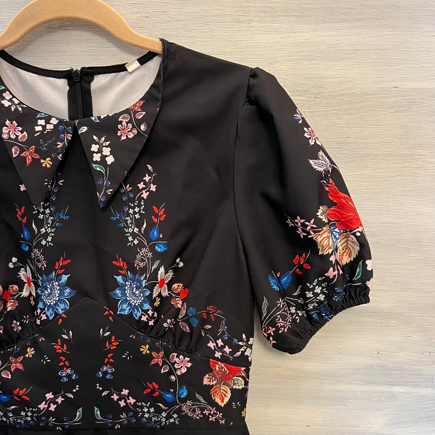 Lovely Black Floral Print Swallow Tail Collar Puff Sleeve Midi Dress Small Like New