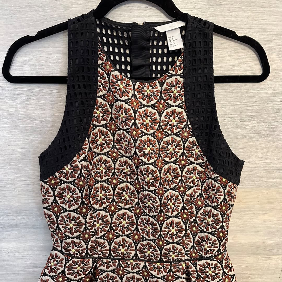 H&M Fit Flare Razorback Eyelet Shoulder and Back Dress Floral Tapestry Dress Size 6 Like New