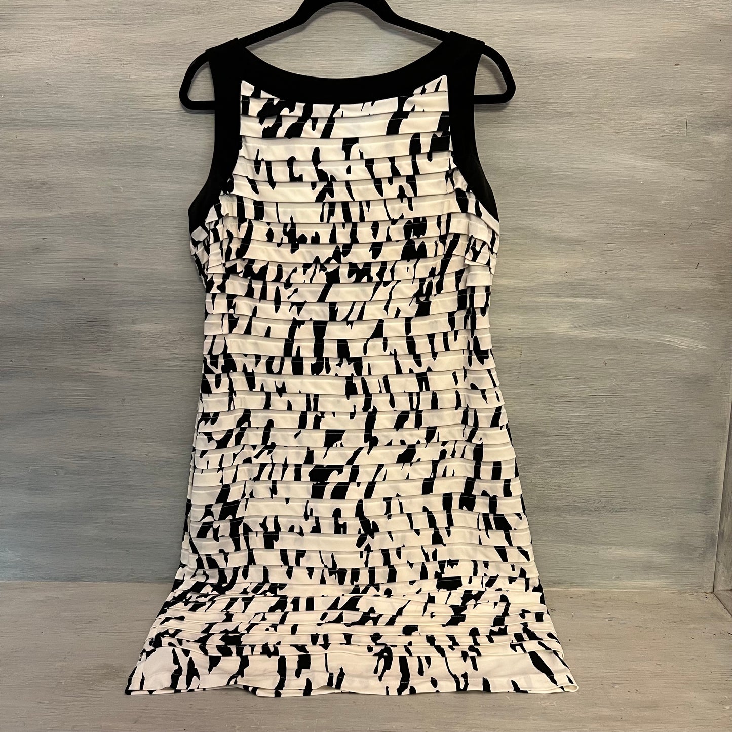 Sandra Darren Abstract Sleeveless Tiered Textured Knee Length Dress Size 14 Good Condition