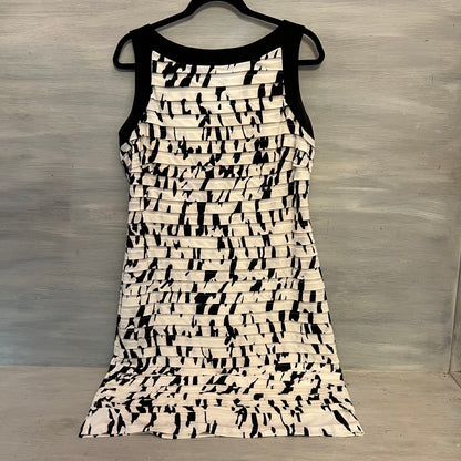 Sandra Darren Abstract Sleeveless Tiered Textured Knee Length Dress Size 14 Good Condition