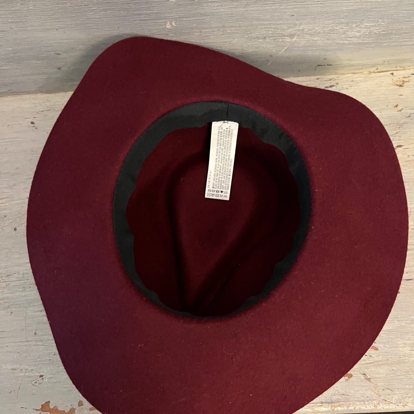 100% Wool Burgundy Faux Leather Band Fedora 21.5” Like New
