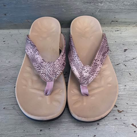 Megnya Pink Silver Metallic Faux Snakeskin Flip Flop Thong Sandals Size 8.5 Good Condition