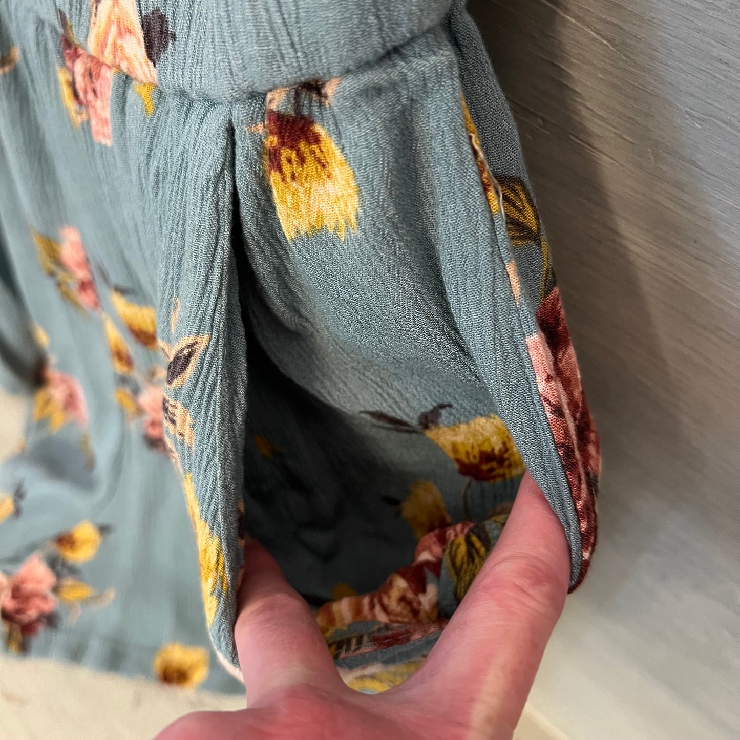 Xhilaration Blue Floral Print Romper Small Good Condition
