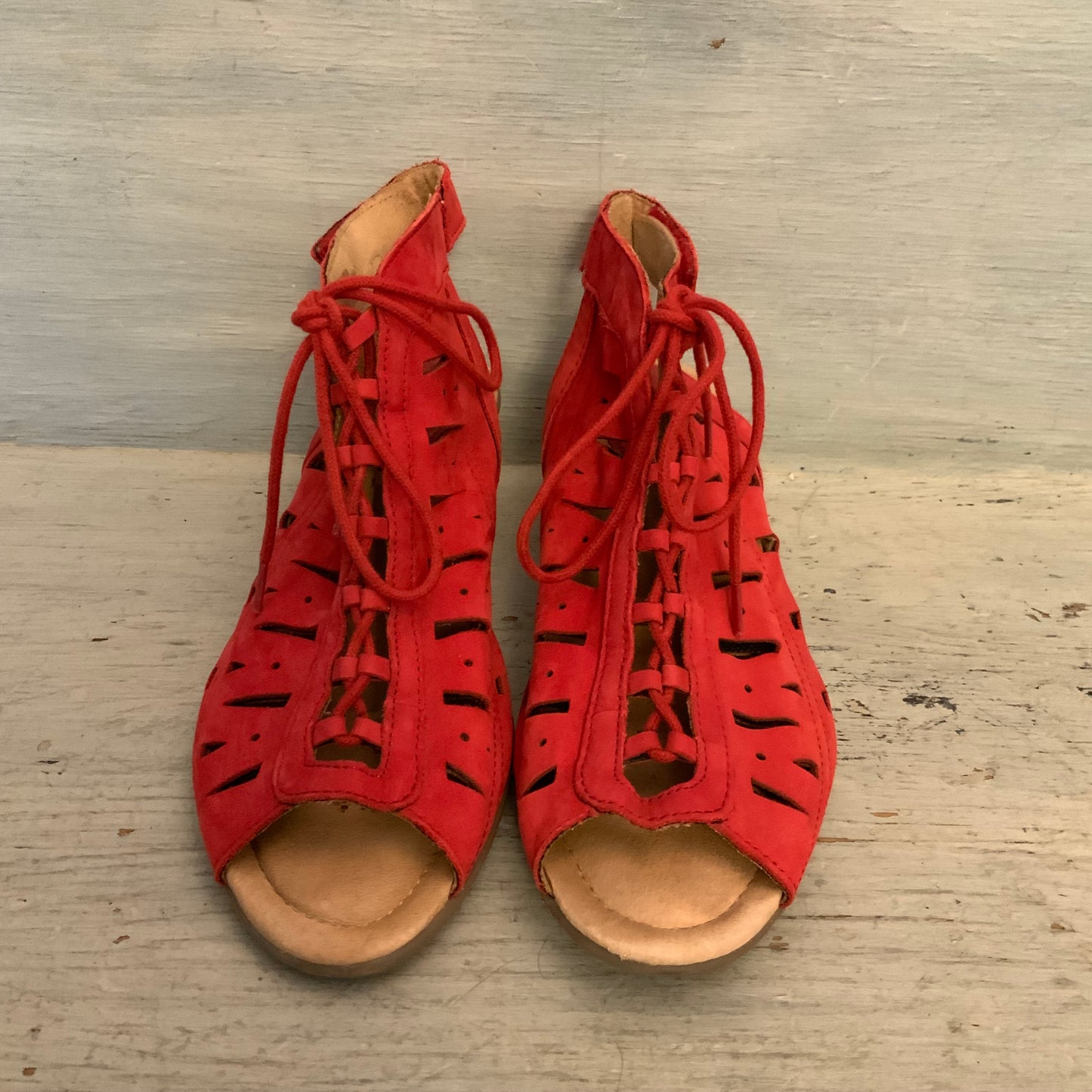 Earth "Kristen" Bright Red Nubuck Leather Gladiator Block Wedge Heeled Sandals 9.5 Good Condition