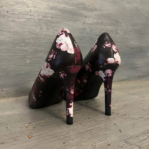 Christian Siriano Dark Floral Print Stiletto Pump Heel Size 8.5 Like New