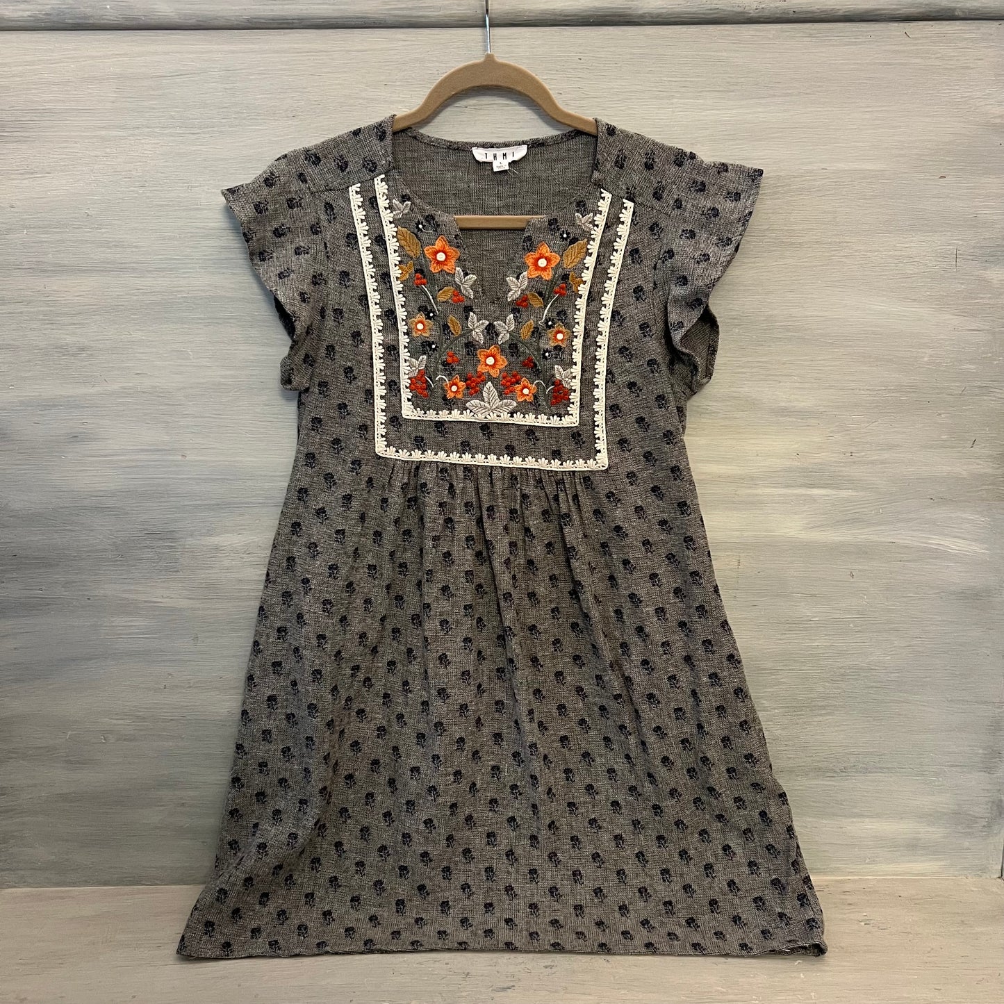 THML Embroidered Flower Lace Grey Floral Knit Mini Dress Large Good Condition