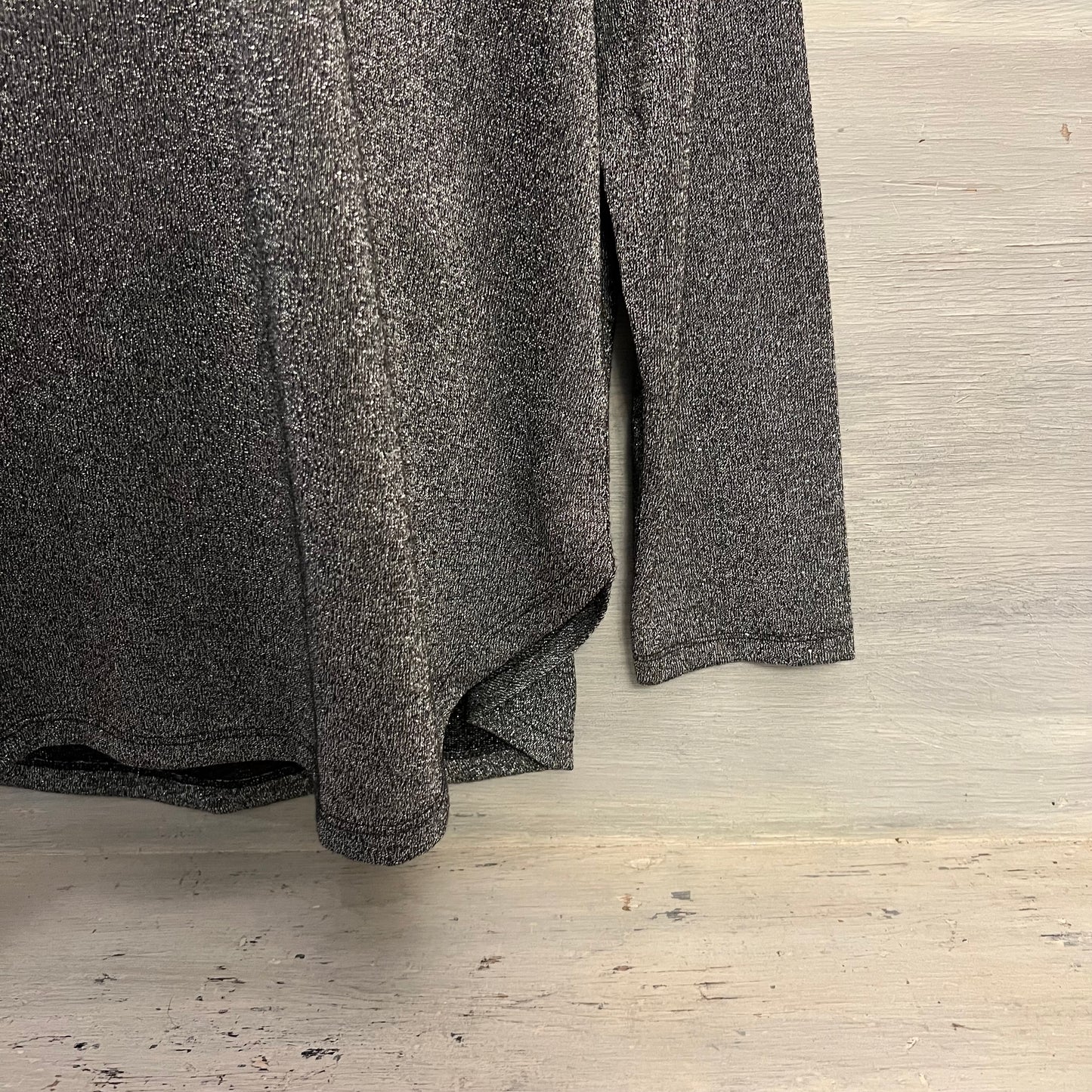 Faded Glory Metallic Silver Black Vneck Hi/Lo Knit Top Size 2XL Good Condition