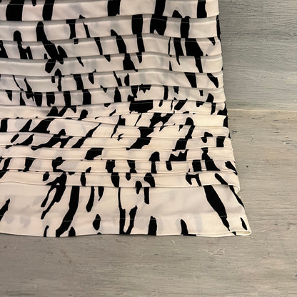 Sandra Darren Abstract Sleeveless Tiered Textured Knee Length Dress Size 14 Good Condition