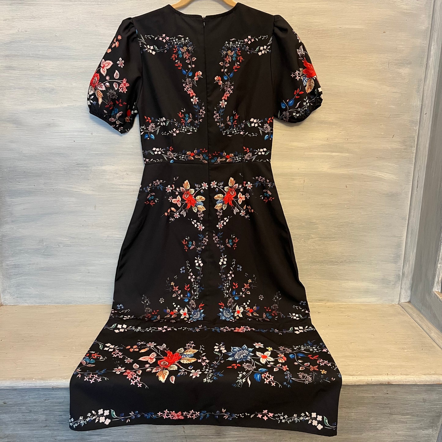 Lovely Black Floral Print Swallow Tail Collar Puff Sleeve Midi Dress Small Like New