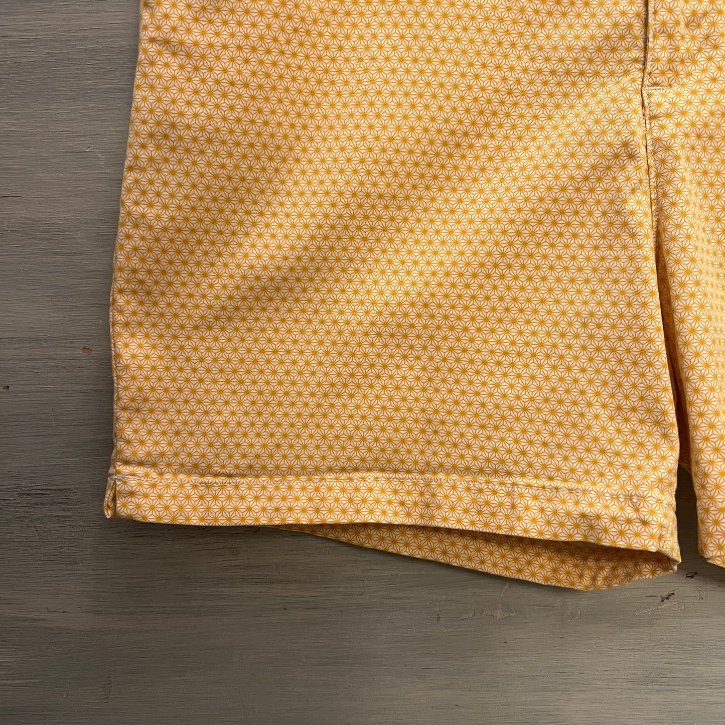 Lee 97% Cotton Geometric Daisy Print Regular Fit Mid Rise Shorts Size 16 Medium Good Condition