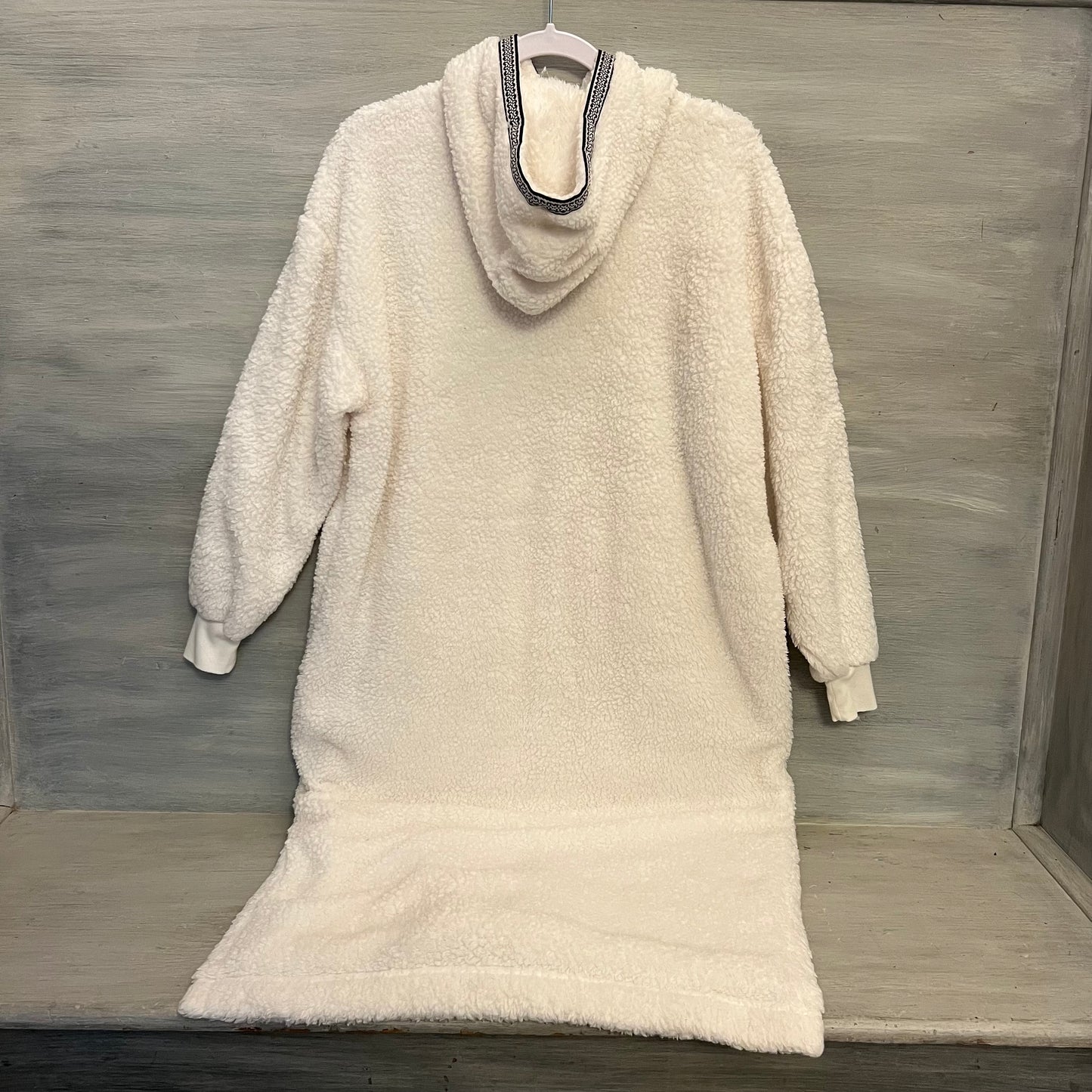 Joyspun White Sherpa Hooded Kangaroo Pocket Pullover Night Gown XS Good Condition