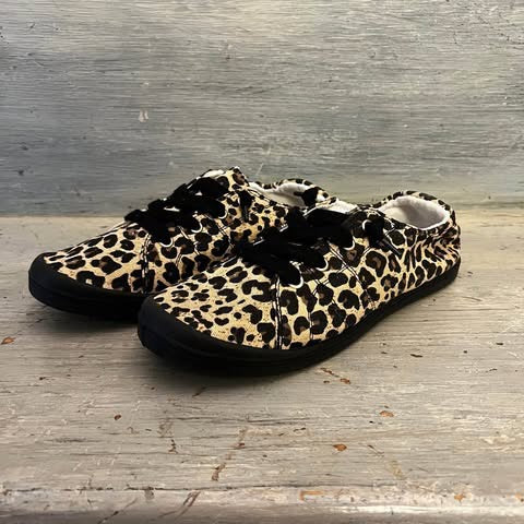 Jellypop Comfort Fit Leopard Print Canvas Slip On lace Up Sneakers Size 9.5 Like New