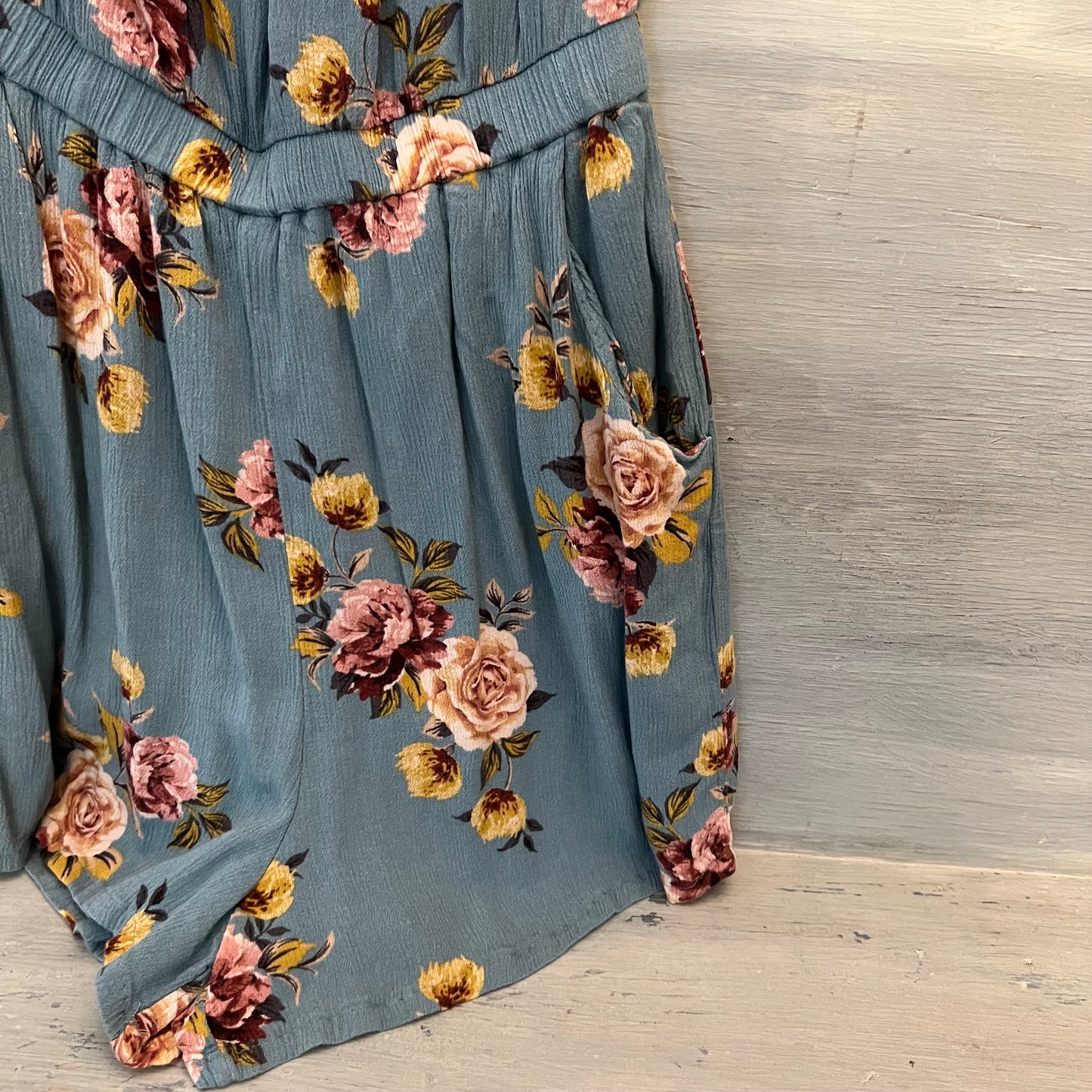 Xhilaration Blue Floral Print Romper Small Good Condition