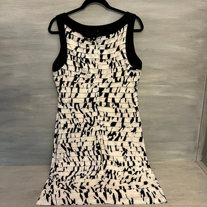 Sandra Darren Abstract Sleeveless Tiered Textured Knee Length Dress Size 14 Good Condition