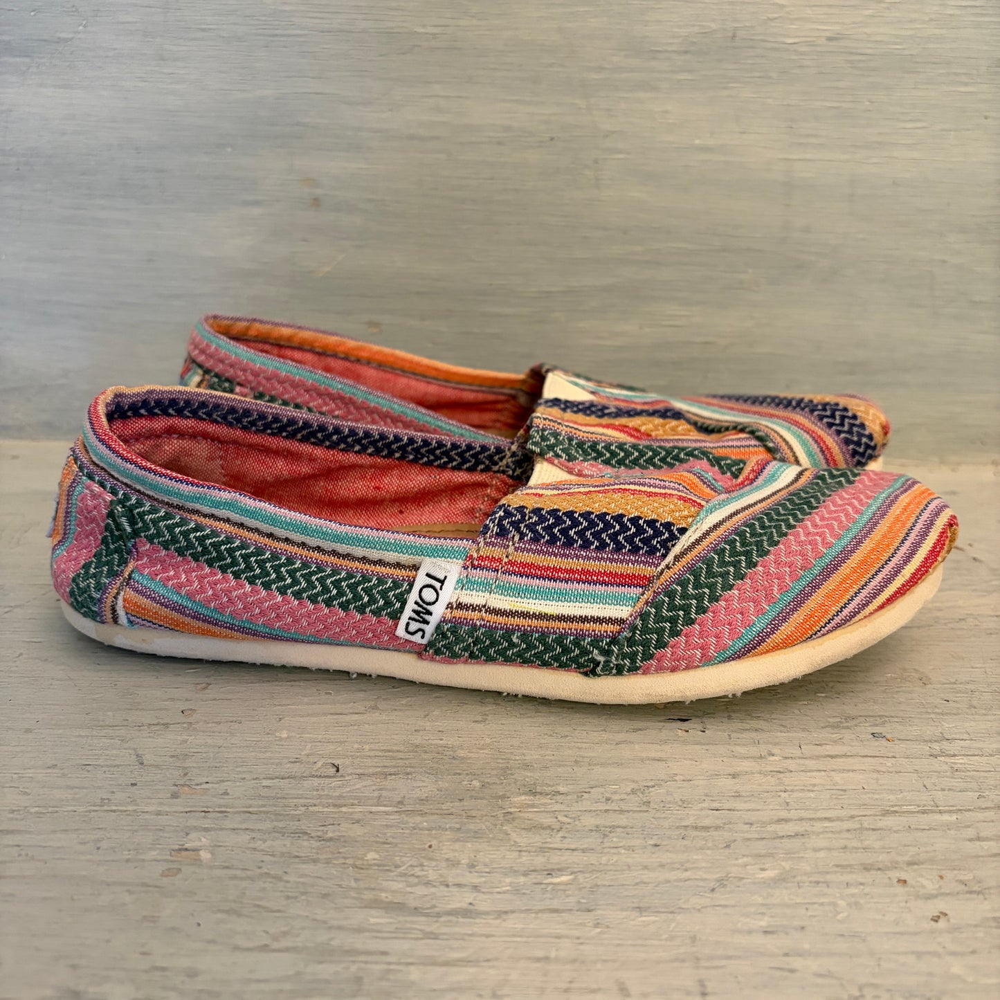 Tom’s Women’s Colorful Canvas Flat Slip On Shoe Size 7 Good Condition