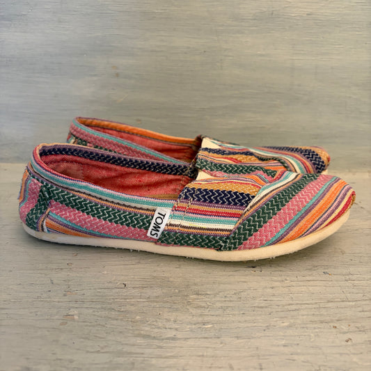 Tom’s Women’s Colorful Canvas Flat Slip On Shoe Size 7 Good Condition