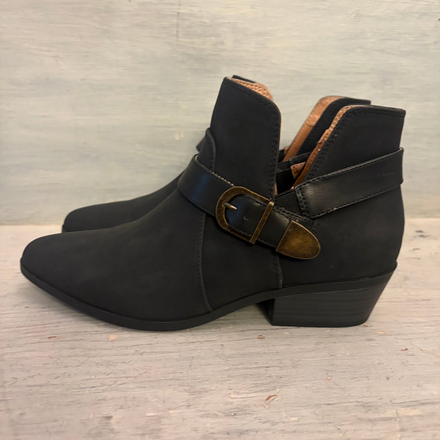 Wonderly Faux Suede "Fonda" Black Ankle Boot Booties Size 10M Good Condition