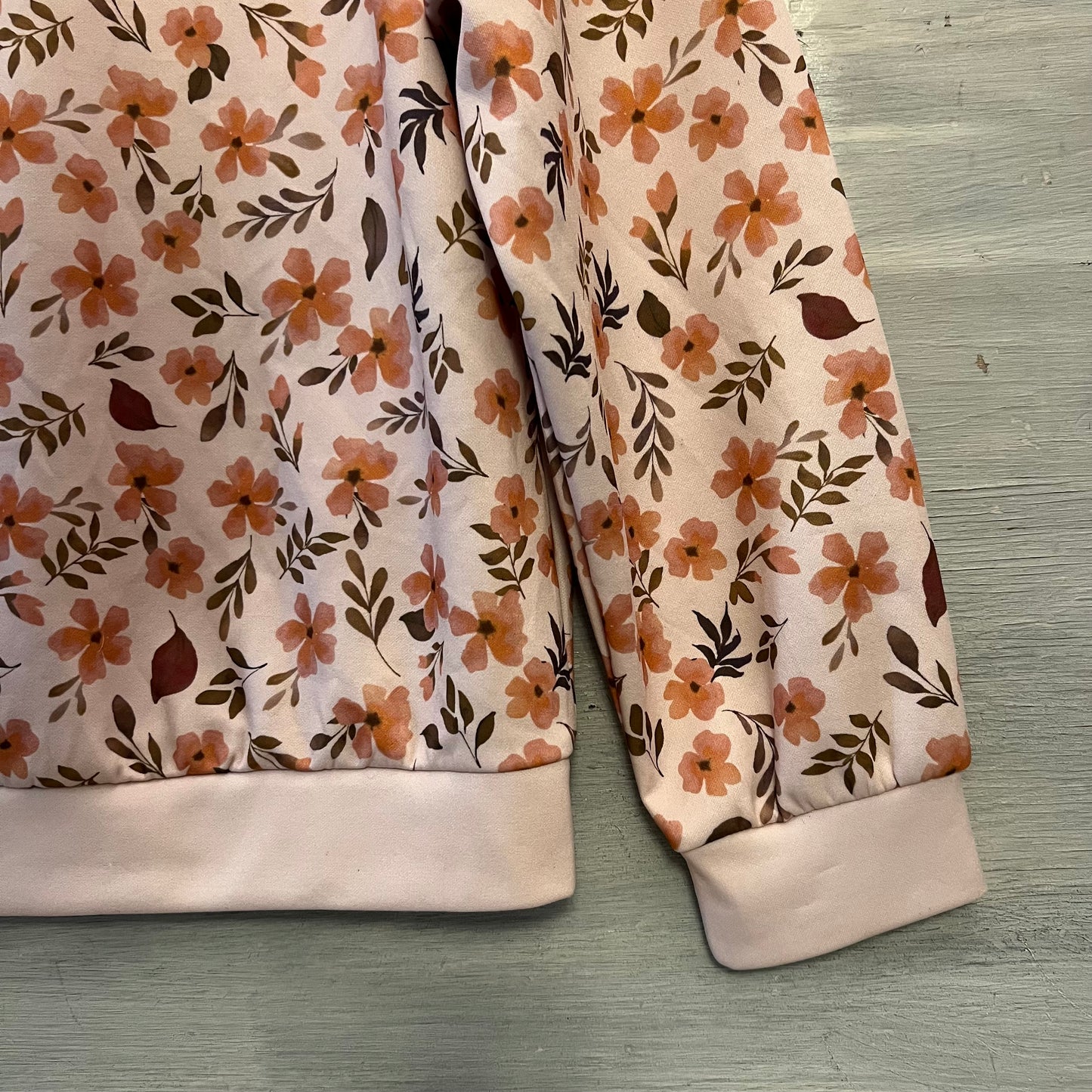 Emery Rose Peach Floral Leaf Print Crew Neck Pullover Sweatshirt Medium Good Condition