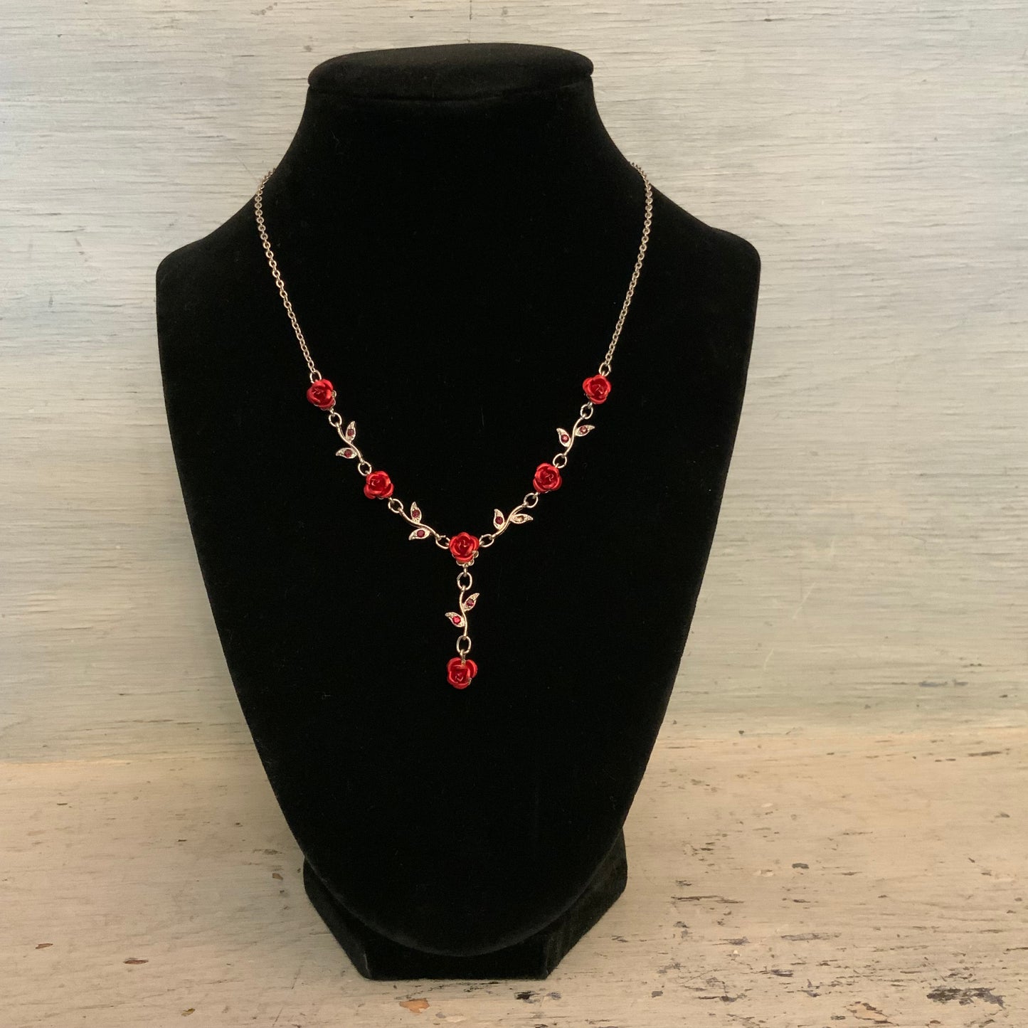 Elegant Dark Romance Rose & Vine Y Shaped Pendant Necklace 15.5-18.5" Good Condition