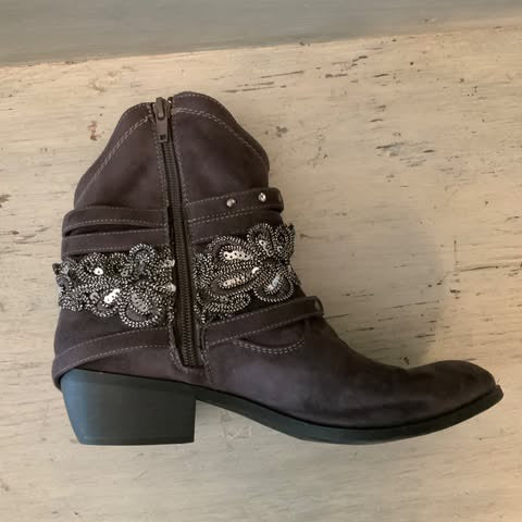 Not Rated Fancy Grey Faux Leather Western Style Ankle Boot Size 9 Good Condition