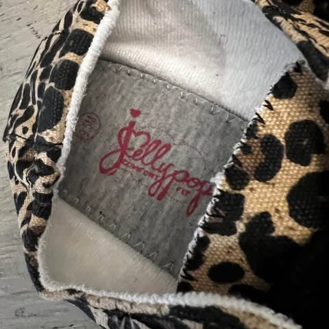 Jellypop Comfort Fit Leopard Print Canvas Slip On lace Up Sneakers Size 9.5 Like New