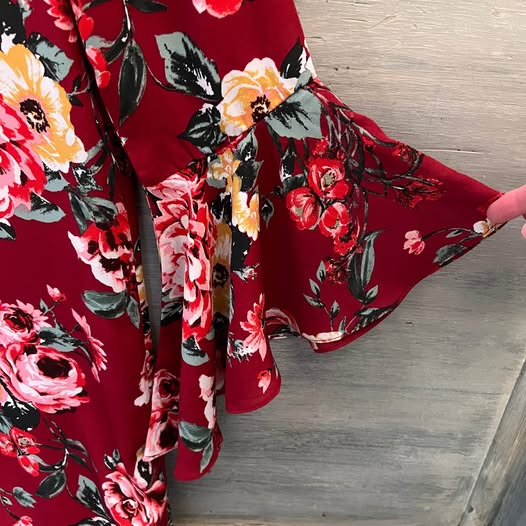 Everly Red Floral Print 3/4 Exaggerated Bell Sleeve Tunic Dress Medium Like New