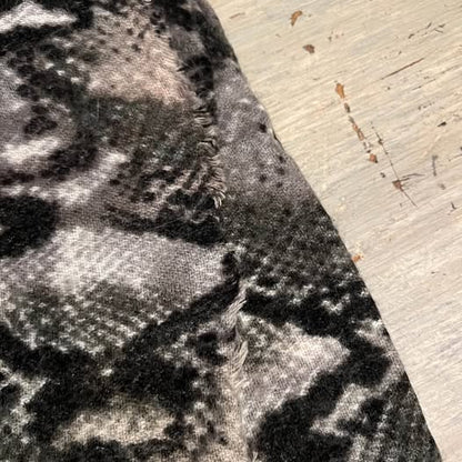 shiraleah Chicago Black Grey Snake Skin Print Wrap Scarf Like New