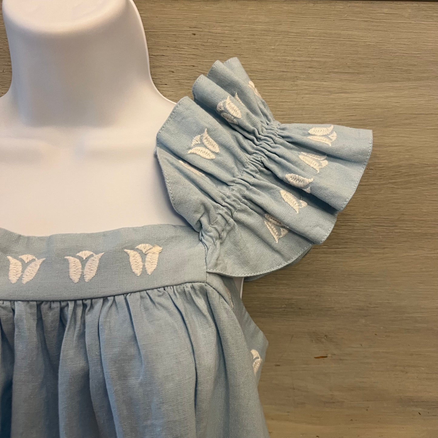 Crown & Ivy Sky Blue Smocked Embroidered Flower Ruffle Sleeve Blouse Size Large Good Condition