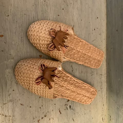 Slip On Woven Straw Slippers with Wooden Elephant S/M New