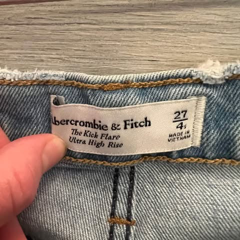Abercrombie & Fitch Kick Flare Ultra High Rise Light Wash Jeans Size 28" Good Condition