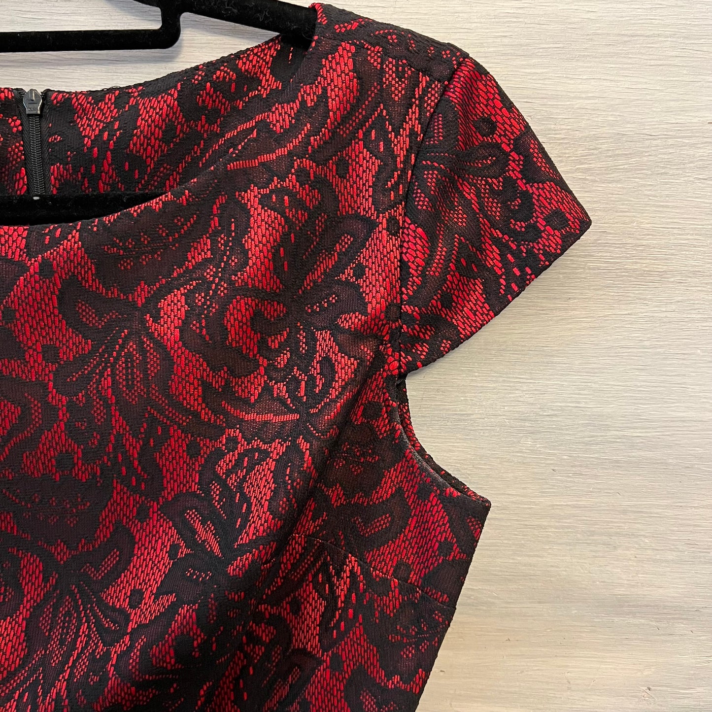 ALYX dress Red Black Lace Cap Sleeve Formal Tailored Dress Size 8 Good Condition